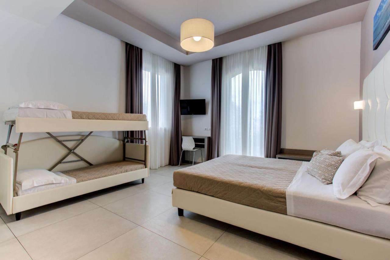 רימיני Hotel Villa Augustea מראה חיצוני תמונה